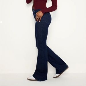 Good American Always Fits Good Legs Flare Jeans